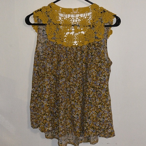 🌹SOLITARE SLEEVELESS CROCHET TOP - Picture 3 of 4